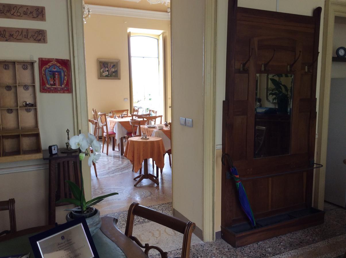 Hotel Villa Della Quercia Verbania Exteriör bild