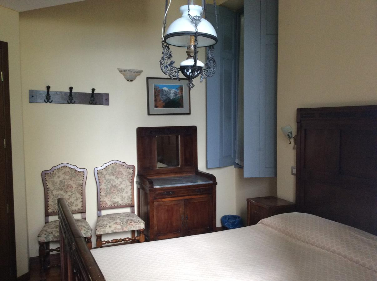 Hotel Villa Della Quercia Verbania Exteriör bild