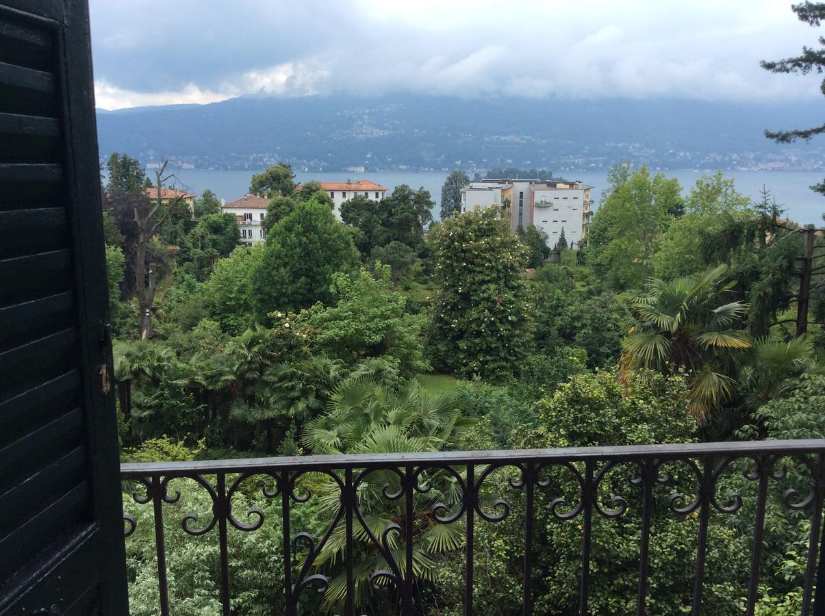 Hotel Villa Della Quercia Verbania Exteriör bild