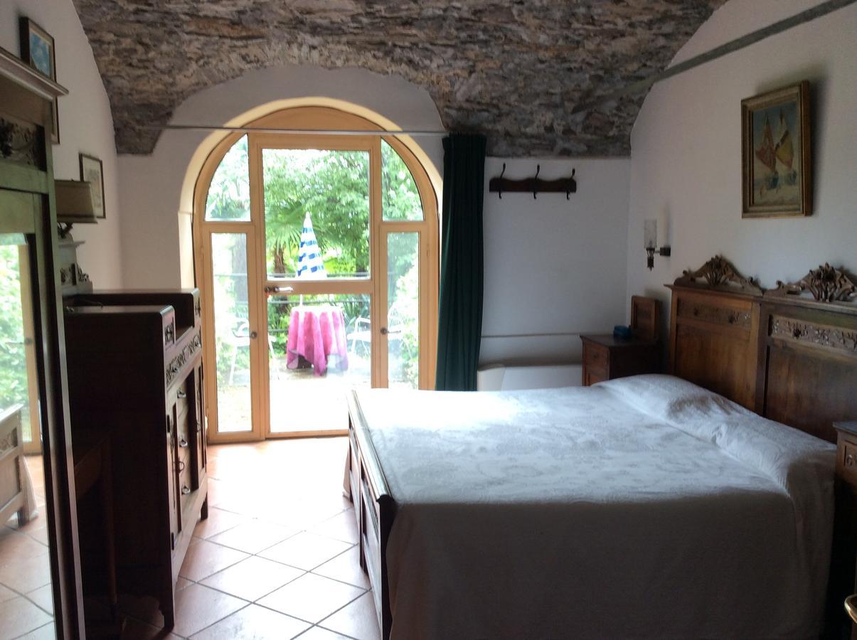 Hotel Villa Della Quercia Verbania Exteriör bild
