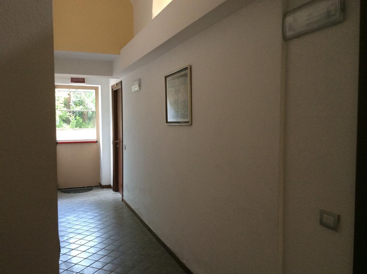 Hotel Villa Della Quercia Verbania Exteriör bild