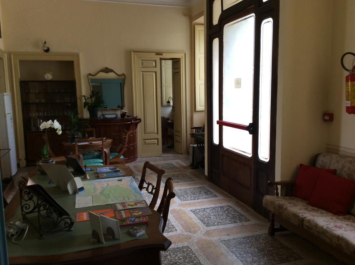 Hotel Villa Della Quercia Verbania Exteriör bild