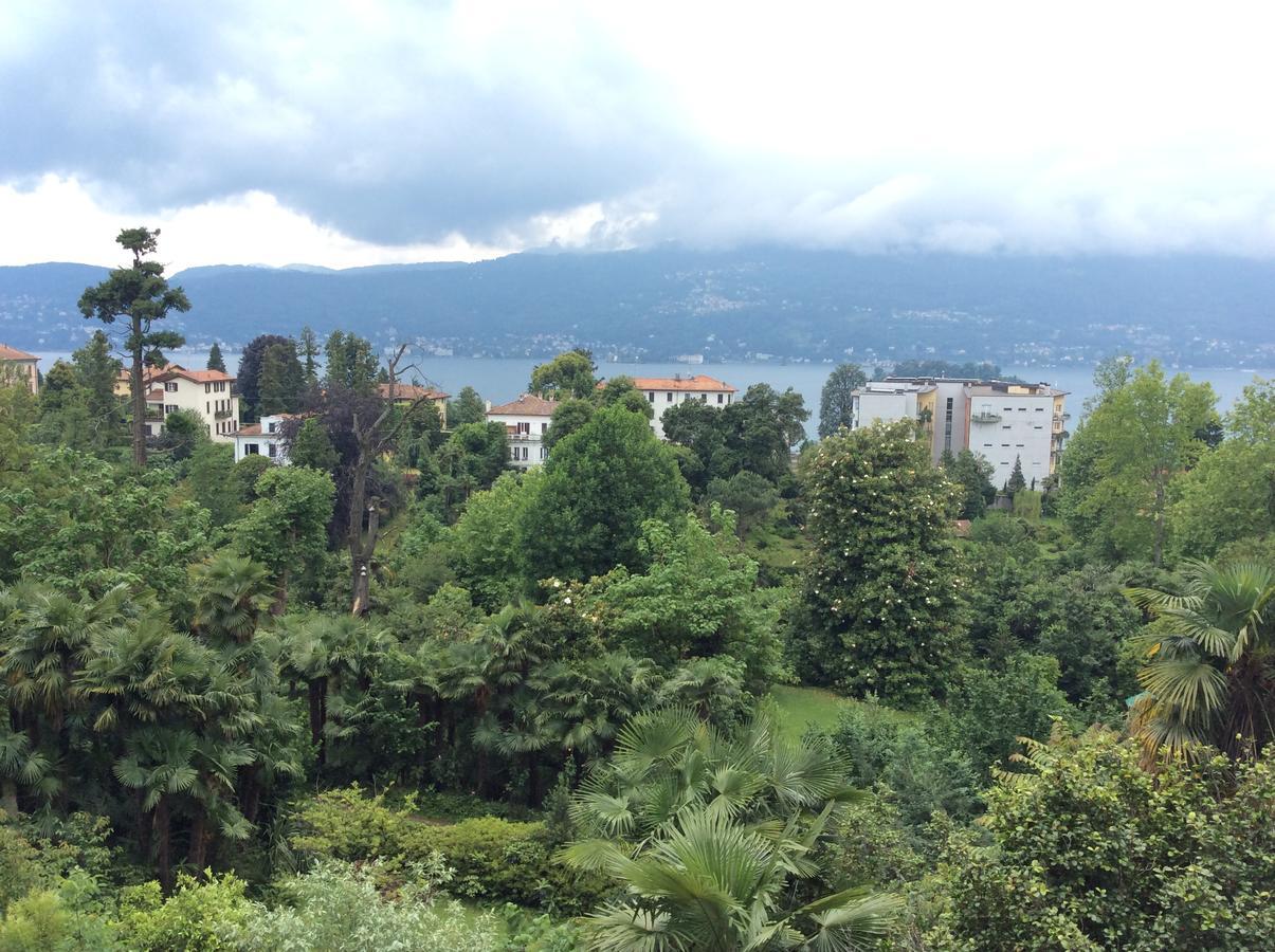 Hotel Villa Della Quercia Verbania Exteriör bild
